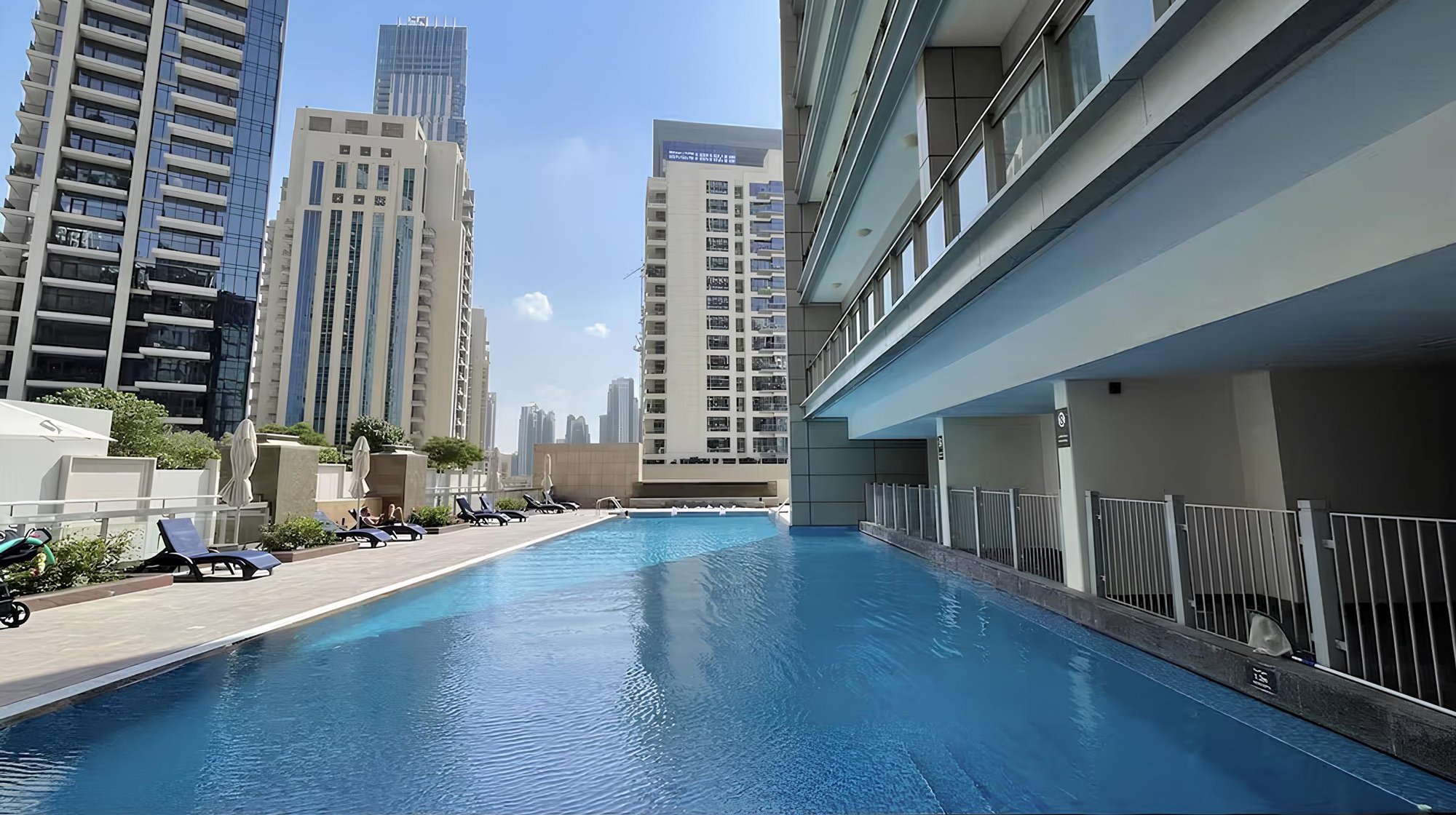 8 Boulevard Walk